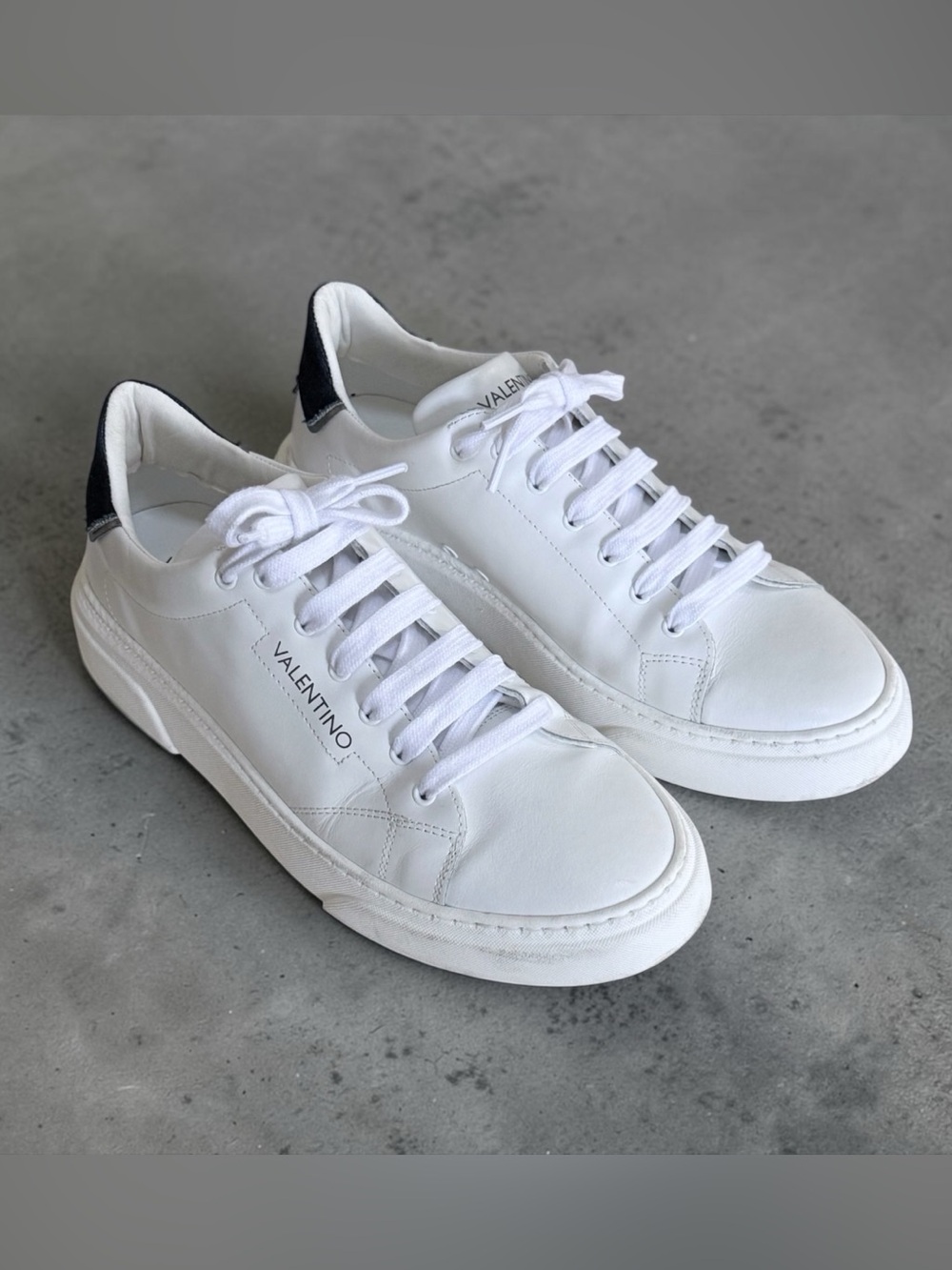 Valentino Garavani Men’s White Leather Low-Top Sneakers with Black Heel Sz 11 44 - Picture 2 of 15